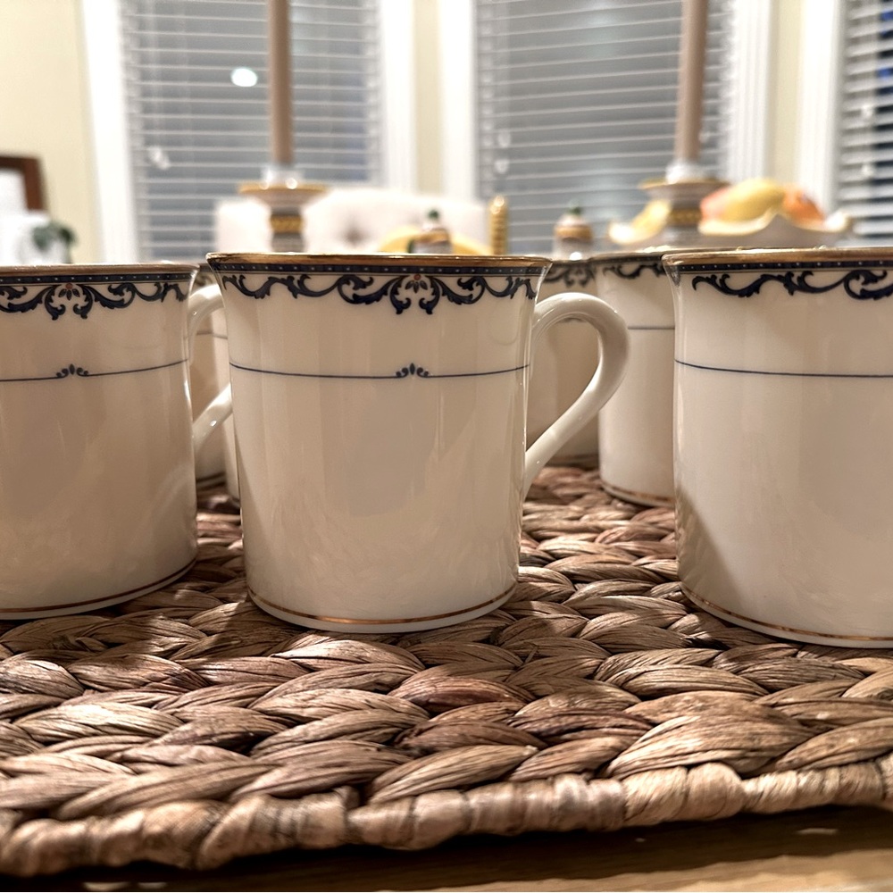 A total of 7 Lenox Liberty Mugs sold as a lot.